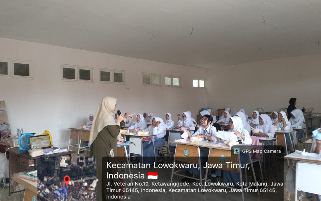 Kebidanan FK UM Tingkatkan Professional Value Siswa SMKN 2 Malang melalui Pelatihan Pijat Bayi